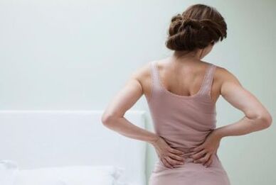 bolovi u leđima kod žene